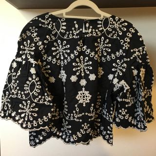 ザラ(ZARA)のZARA フリル袖 刺繍カットソー(カットソー(長袖/七分))