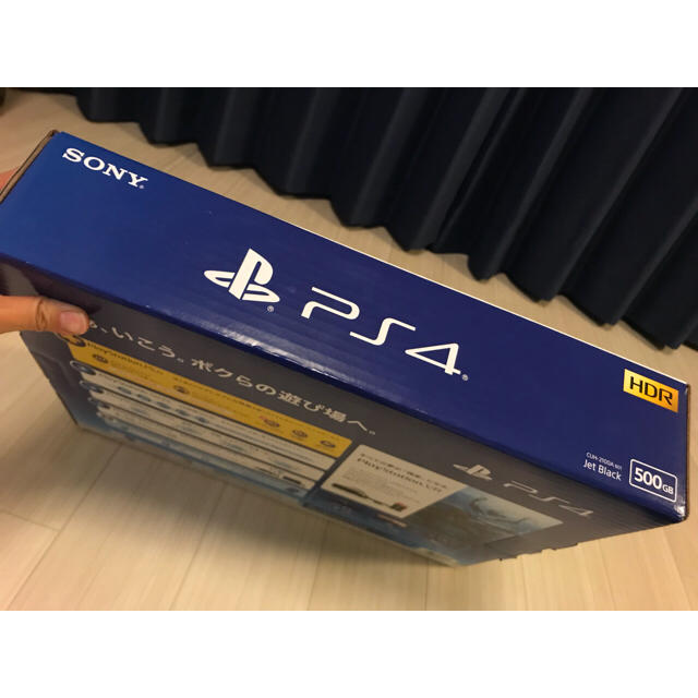 PlayStation4(プレイステーション4)の新品 PlayStation4/PS4/500G エンタメ/ホビーのゲームソフト/ゲーム機本体(家庭用ゲーム機本体)の商品写真