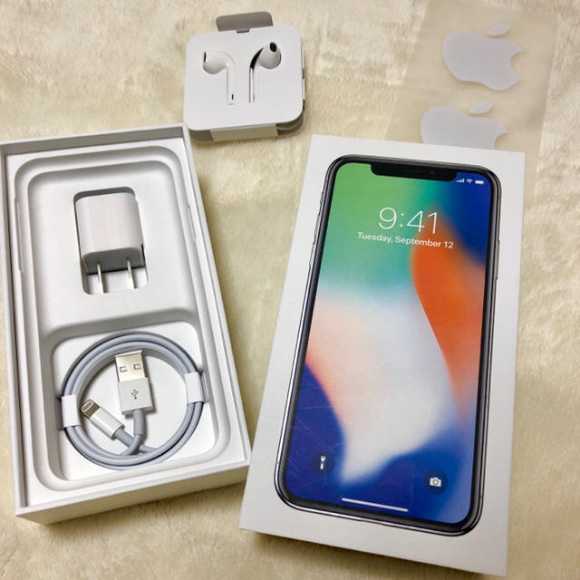 iPhone(アイフォーン)のiPhoneX 256GB 箱&付属品 Apple純正イヤホン・充電器 スマホ/家電/カメラのスマートフォン/携帯電話(その他)の商品写真