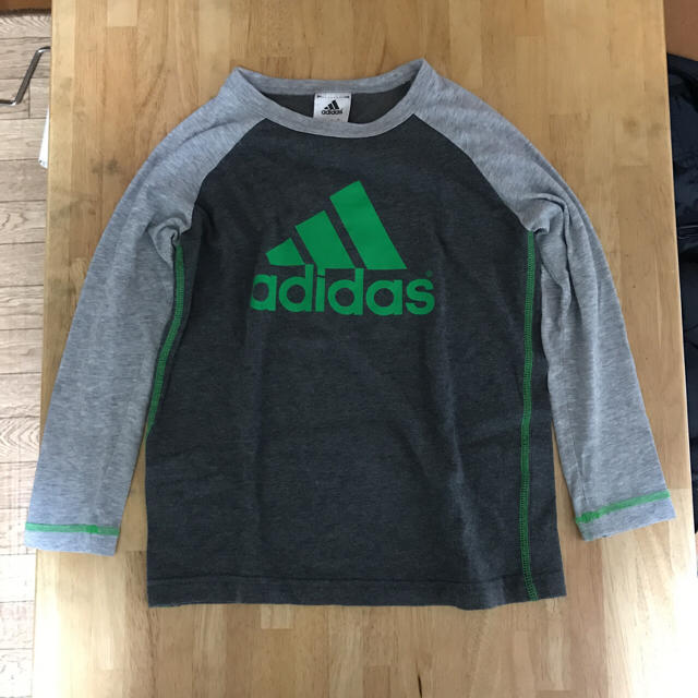 adidas(アディダス)のたろげん様 専用 アディダス ロングTシャツ 130 キッズ/ベビー/マタニティのキッズ服男の子用(90cm~)(Tシャツ/カットソー)の商品写真