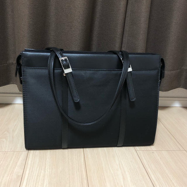 青山(アオヤマ)のリクルートバック 黒 レディースのバッグ(ハンドバッグ)の商品写真