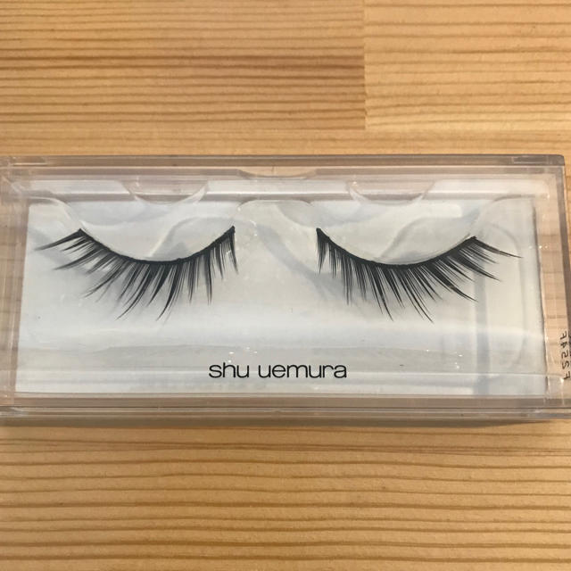 shu uemura(シュウウエムラ)のつけまつげ コスメ/美容のベースメイク/化粧品(その他)の商品写真