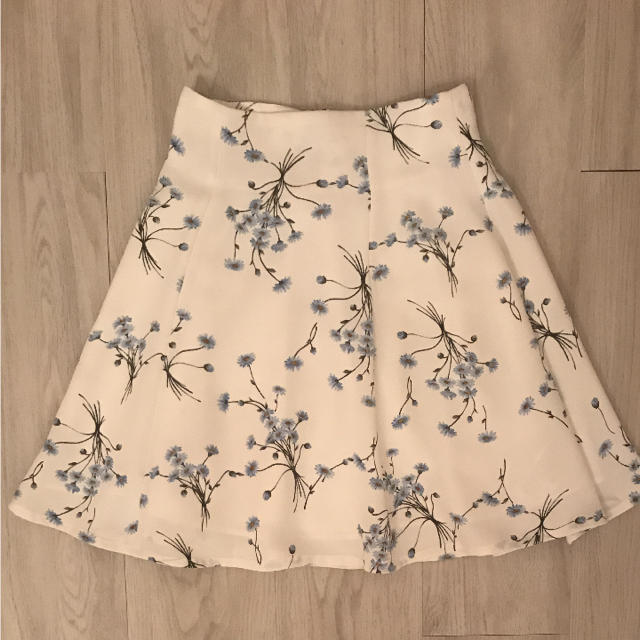 SNIDEL(スナイデル)のsnidel フレアスカート 花柄 レディースのスカート(ミニスカート)の商品写真