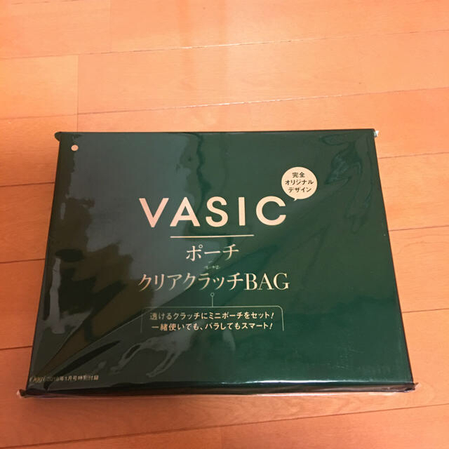 さゆり様専用 VASIC ポーチ クリアクラッチBAG エンタメ/ホビーの雑誌(ファッション)の商品写真