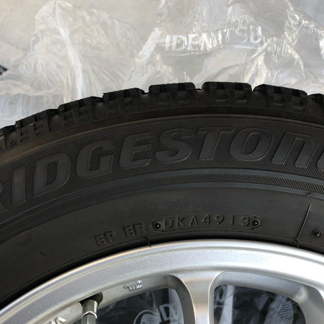 BRIDGESTONE(ブリヂストン)の215/60r17 スタッドレス 値下げ！ 自動車/バイクの自動車(タイヤ・ホイールセット)の商品写真