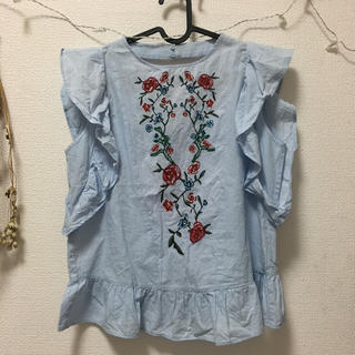 ザラ(ZARA)のzara トップス 刺繍(シャツ/ブラウス(半袖/袖なし))