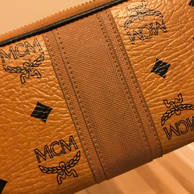 MCM(エムシーエム)のMCM スタッズ 長財布 メンズのファッション小物(長財布)の商品写真