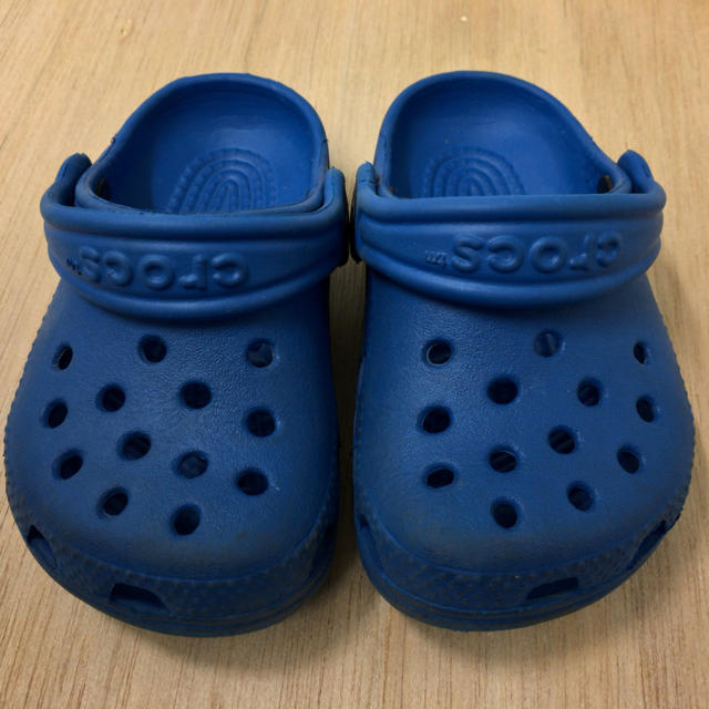 crocs(クロックス)のベビーcrocs ブルー１３センチ キッズ/ベビー/マタニティのベビー靴/シューズ(~14cm)(サンダル)の商品写真