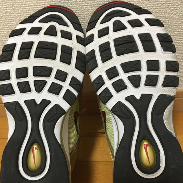 NIKE(ナイキ)のNIKE air max 97 gold メンズの靴/シューズ(スニーカー)の商品写真