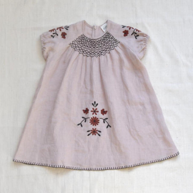 新品 apolina kids 今季完売ワンピース M(3-5Y) 新品 apolina kids 今季完売ワンピース M(3-5Y)
