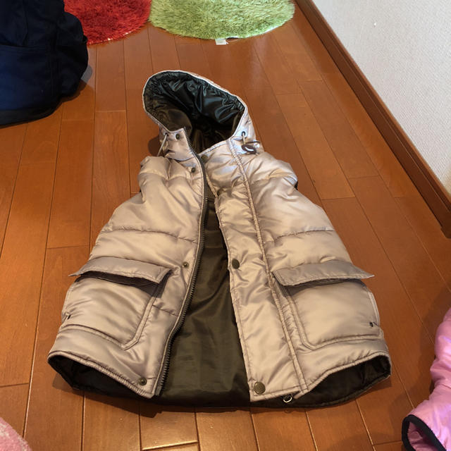 キッズベスト キッズ/ベビー/マタニティのキッズ服女の子用(90cm~)(ジャケット/上着)の商品写真