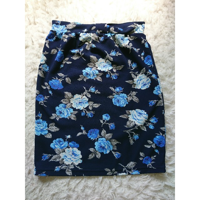 花柄 ストレッチタイトスカート レディースのスカート(ひざ丈スカート)の商品写真