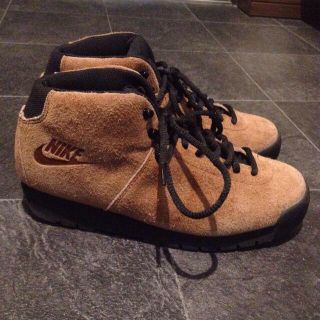 ナイキ(NIKE)のナイキNIKE スニーカー エアマグマ(スニーカー)