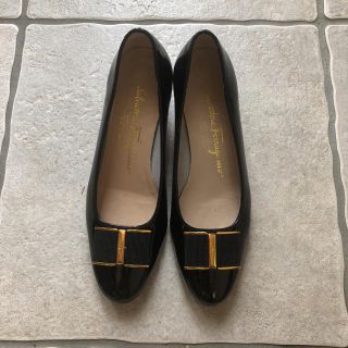 サルヴァトーレフェラガモ(Salvatore Ferragamo)のよし様専用❤︎フィラガモ ブラックエナメル(ハイヒール/パンプス)