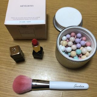 ゲラン(GUERLAIN)のゲラン 豪華３点セット メテオリットビーユN2 kiss kiss ブラシ(フェイスパウダー)