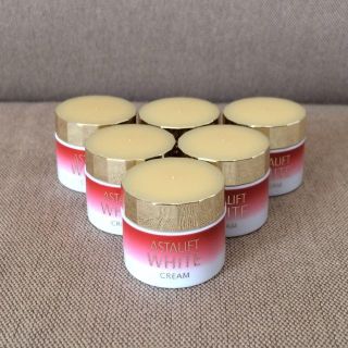 アスタリフト(ASTALIFT)の30g分　アスタリフトホワイトクリーム(フェイスクリーム)