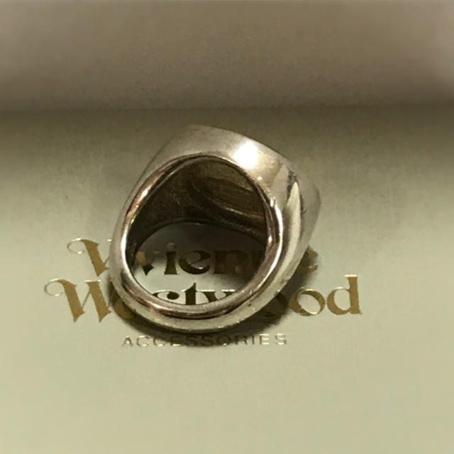 Vivienne Westwood(ヴィヴィアンウエストウッド)のヴィヴィアン エナメルボタンリング 赤 レディースのアクセサリー(リング(指輪))の商品写真