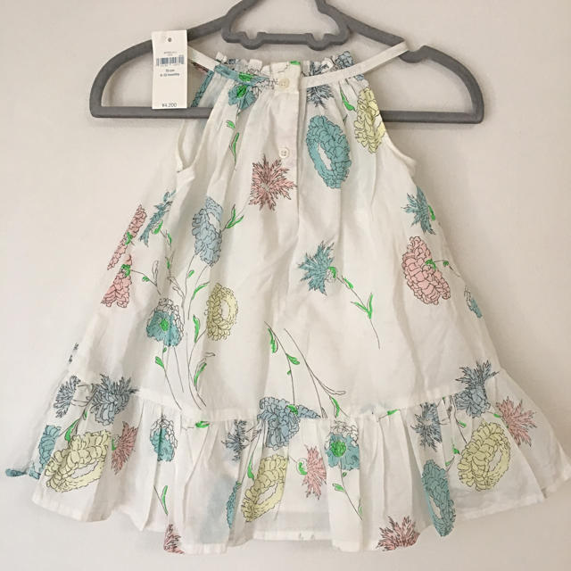 babyGAP(ベビーギャップ)のベビーギャップ 新品☆花柄ワンピース 70cm キッズ/ベビー/マタニティのベビー服(~85cm)(ワンピース)の商品写真