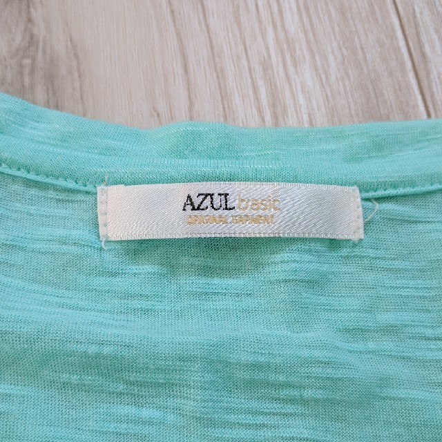 AZUL by moussy(アズールバイマウジー)の☆AZUL　Tシャツ　Vネック　グリーン☆ レディースのトップス(Tシャツ(半袖/袖なし))の商品写真