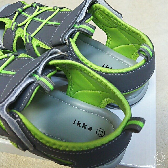 ikka(イッカ)の未使用 ikka 男の子サンダル22.0センチ キッズ/ベビー/マタニティのキッズ靴/シューズ(15cm~)(サンダル)の商品写真