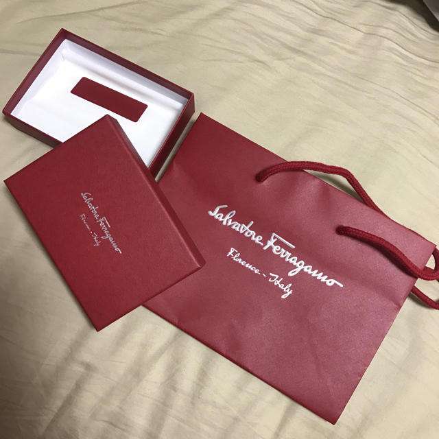 Salvatore Ferragamo(サルヴァトーレフェラガモ)のフェラガモ 箱とショップ袋 レディースのバッグ(ショップ袋)の商品写真