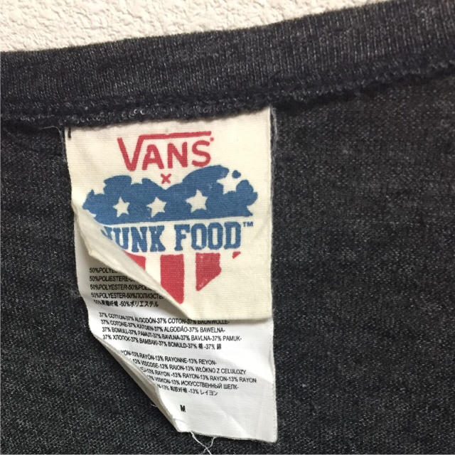 VANS(ヴァンズ)のVANS バンズ  JUNK FOOD ジャンクフード コラボ ロングTシャツ レディースのトップス(Tシャツ(長袖/七分))の商品写真