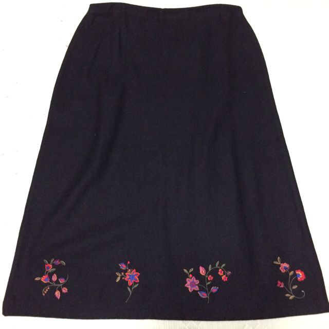 LAURA ASHLEY(ローラアシュレイ)のローラアシュレイタグ付き新品スカート レディースのスカート(ロングスカート)の商品写真