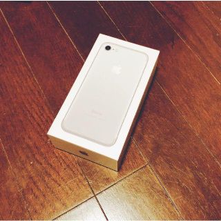 ソフトバンク(Softbank)の【新品】iPhone7 SIMフリー softbank シルバー 32GB(スマートフォン本体)