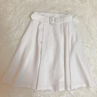デビュードフィオレ(Debut de Fiore)の白スカート(ひざ丈スカート)