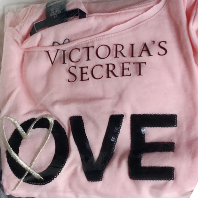 Victoria's Secret(ヴィクトリアズシークレット)のVSルームウェアセット(LOVE) レディースのルームウェア/パジャマ(ルームウェア)の商品写真