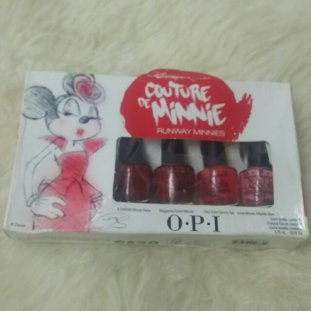 OPI(オーピーアイ)のOPI ネイル ミニ４色set 海外限定   新品未使用 コスメ/美容のネイル(マニキュア)の商品写真