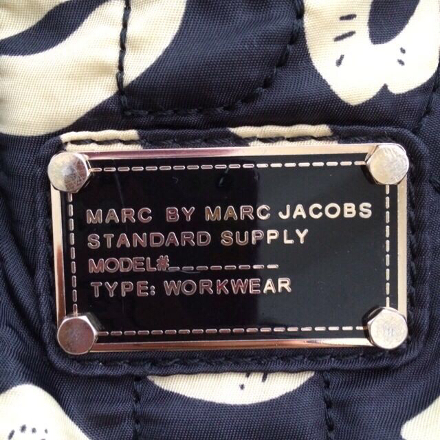 MARC BY MARC JACOBS(マークバイマークジェイコブス)の【値下げ】リップ柄マザーズバック キッズ/ベビー/マタニティのマタニティ(マザーズバッグ)の商品写真