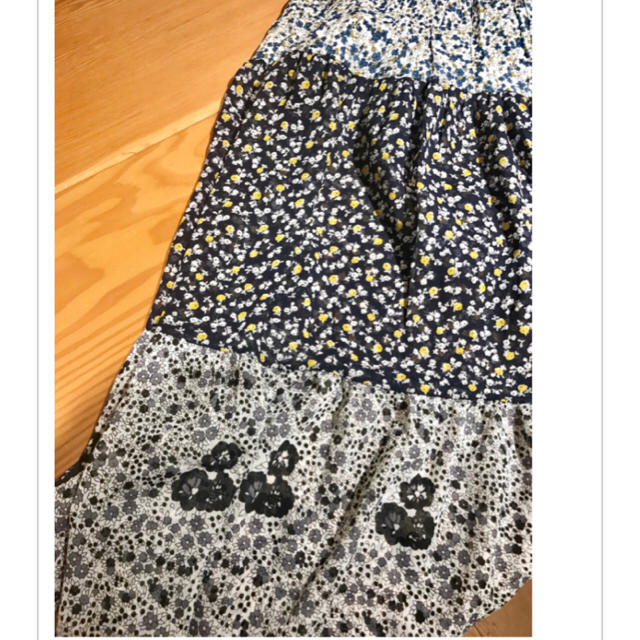 flower(フラワー)のpatch work flower skirt～ﾊﾟｯﾁﾜｰｸﾌﾗﾜｰｽｶｰﾄ レディースのスカート(ロングスカート)の商品写真