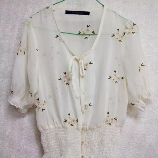 アンアナザーアンジェラス(an another angelus)の美品 ananotherangelusマーガレット刺繍ブラウス(シャツ/ブラウス(半袖/袖なし))