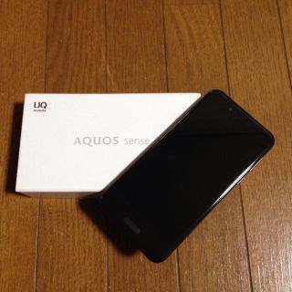 シャープ(SHARP)のAQUOS sense Velvet Black SH-M05 SHV40(スマートフォン本体)