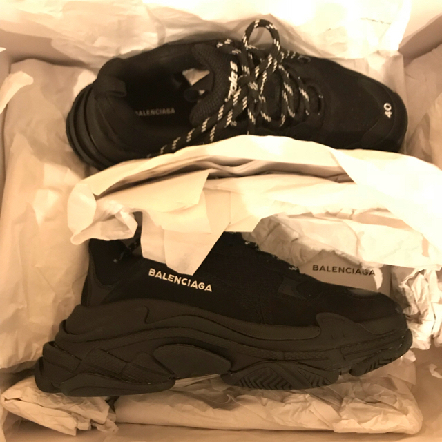 Balenciaga(バレンシアガ)の 国内正規 新品　Triple s 40 BALENCIAGA バレンシアガ 黒 メンズの靴/シューズ(スニーカー)の商品写真