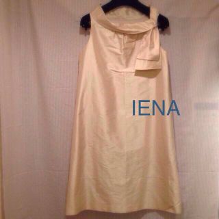 イエナ(IENA)のIENA シャンパンゴールドワンピース(ひざ丈ワンピース)