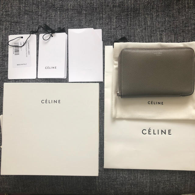 celine(セリーヌ)のCELINE★二つ折りラウンドジッパー レディースのファッション小物(財布)の商品写真