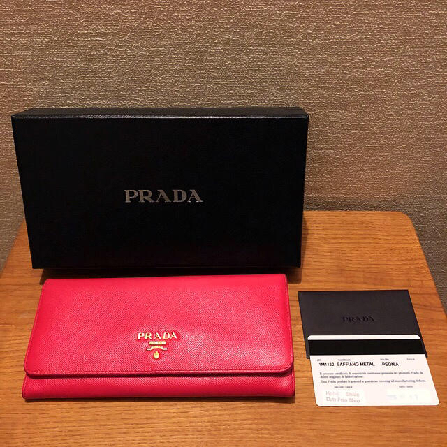 PRADA(プラダ)の☆MOMO様☆ PRADA 長財布 ピンク レディースのファッション小物(財布)の商品写真