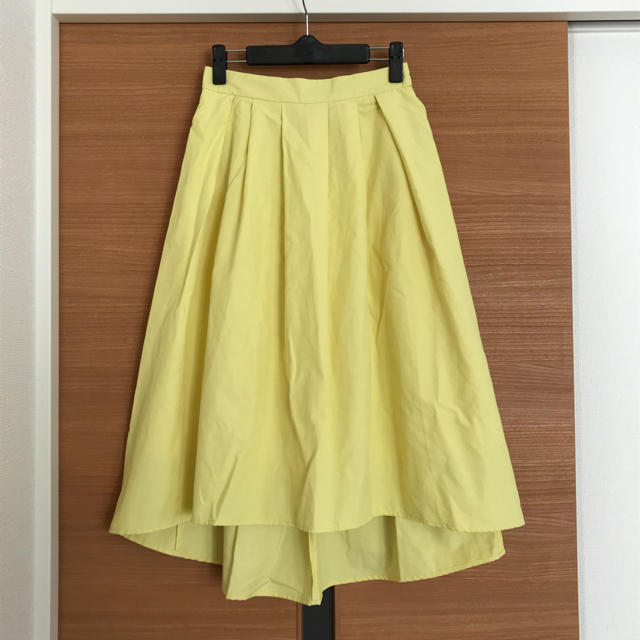 GU(ジーユー)のGU イエロー フレアスカート レディースのスカート(ひざ丈スカート)の商品写真