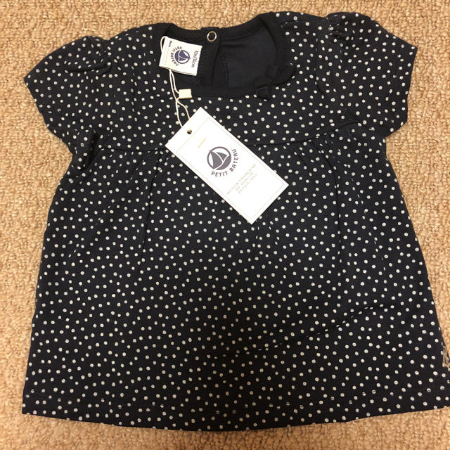 PETIT BATEAU(プチバトー)のプチバトーカットソー（サイズ12M） キッズ/ベビー/マタニティのベビー服(~85cm)(シャツ/カットソー)の商品写真