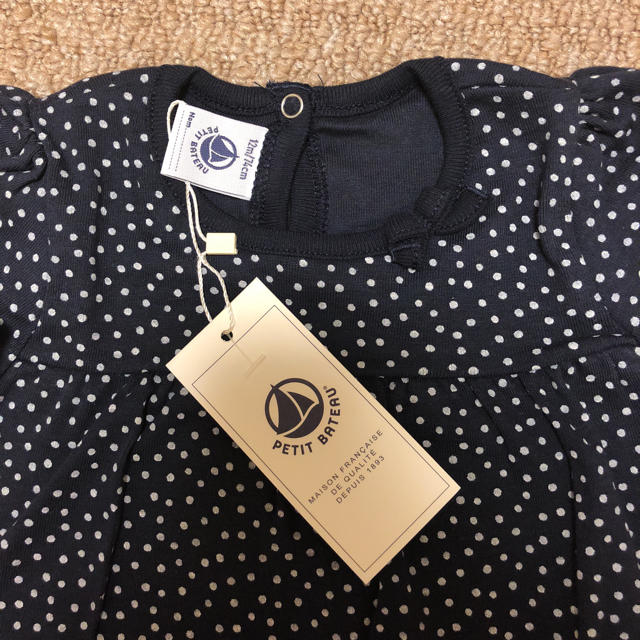 PETIT BATEAU(プチバトー)のプチバトーカットソー（サイズ12M） キッズ/ベビー/マタニティのベビー服(~85cm)(シャツ/カットソー)の商品写真