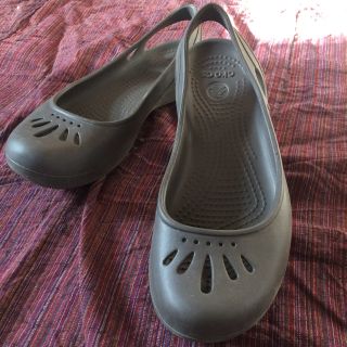 クロックス(crocs)の【専用】クロックス＊ブラウングレー サイズ6 24cm 一週間履きました＊(サンダル)