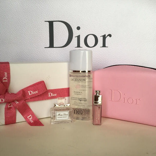 Dior(ディオール)のDior ノベルティポーチ  スノーブライトニング  コスメ/美容のキット/セット(サンプル/トライアルキット)の商品写真