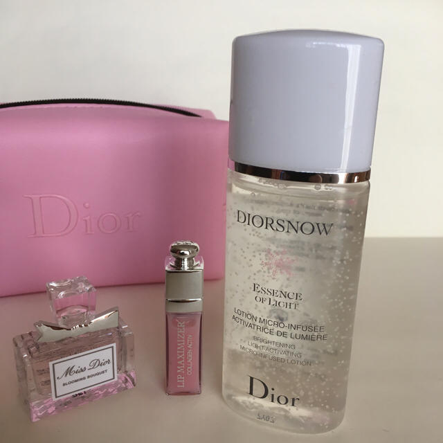 Dior(ディオール)のDior ノベルティポーチ  スノーブライトニング  コスメ/美容のキット/セット(サンプル/トライアルキット)の商品写真