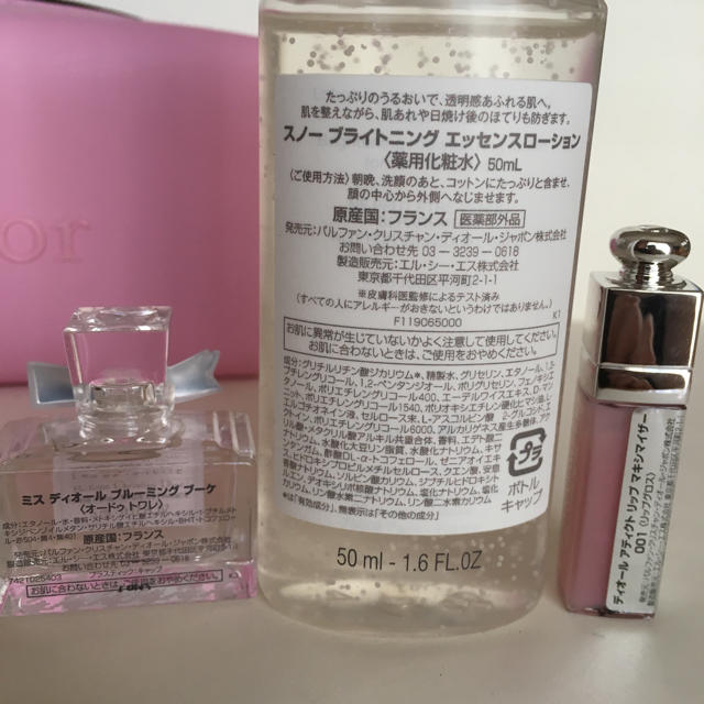 Dior(ディオール)のDior ノベルティポーチ  スノーブライトニング  コスメ/美容のキット/セット(サンプル/トライアルキット)の商品写真