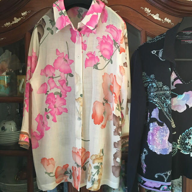 LEONARD(レオナール)のレオナール ファッション  カシミヤ混ウール羽織もの 八分袖 ✨素敵✨ レディースのトップス(シャツ/ブラウス(長袖/七分))の商品写真