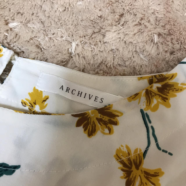 archives(アルシーヴ)のアルシーヴ archives 花柄ワンピ 黄色 イエロー レディースのワンピース(ミニワンピース)の商品写真