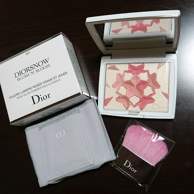 Christian Dior(クリスチャンディオール)のディオール  スノー ブラッシュ&ブルーム パウダー 001 コスメ/美容のベースメイク/化粧品(チーク)の商品写真