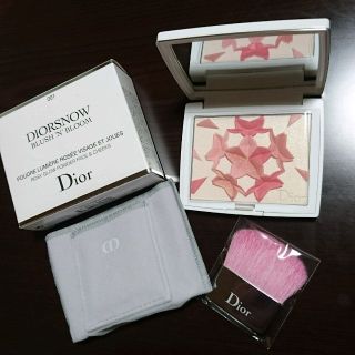 クリスチャンディオール(Christian Dior)のディオール  スノー ブラッシュ&ブルーム パウダー 001(チーク)